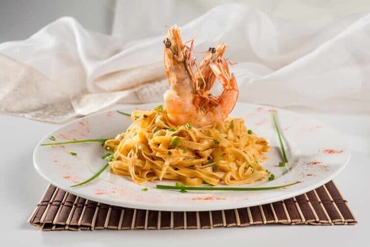 Fettuccine con ricotta y langostinos